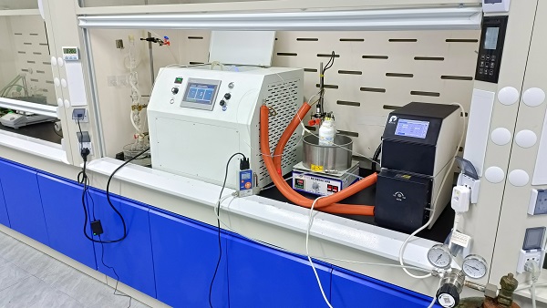 氯化反應(yīng)光催化連續(xù)流工藝開發(fā)設(shè)備集成圖片