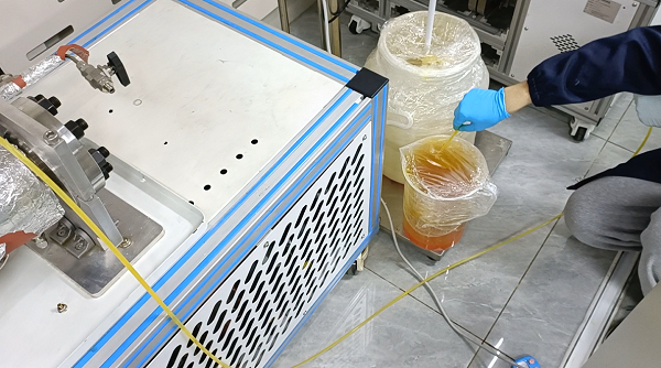 連續(xù)流工藝合成1-硝基萘中試實驗產(chǎn)物 連續(xù)流工藝合成1-硝基萘中試實驗產(chǎn)物